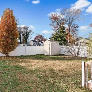 cheerful-5-bedroom-house-centreally-located.hotels-in-virginia-beach.com/