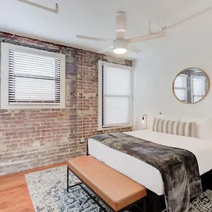 sophisticated-apartment-downtown.memphishotelsnow.com/